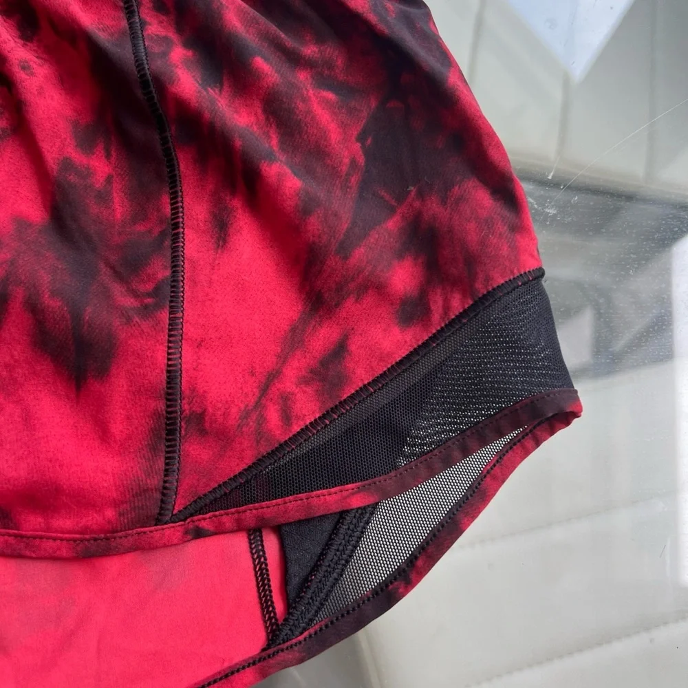 Lululemon Hotty Hot Shorts size 6 Red Black Game Day Tie Dye - Picture 8 of 11